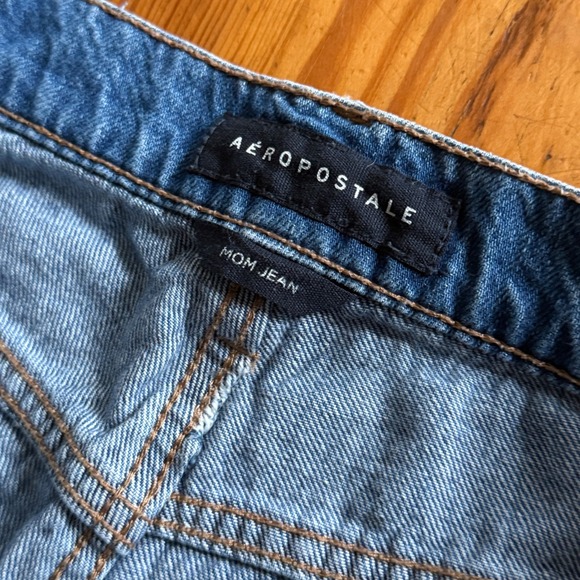 Aeropostale Mom Jeans Distressed Ripped Light Wash Denim Size‎ 4 - Picture 2 of 11